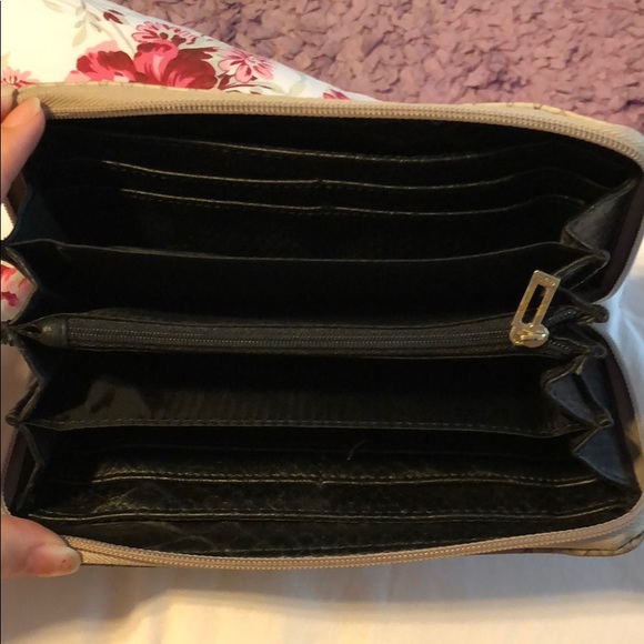 GUESS wallet - Picture 3 of 3